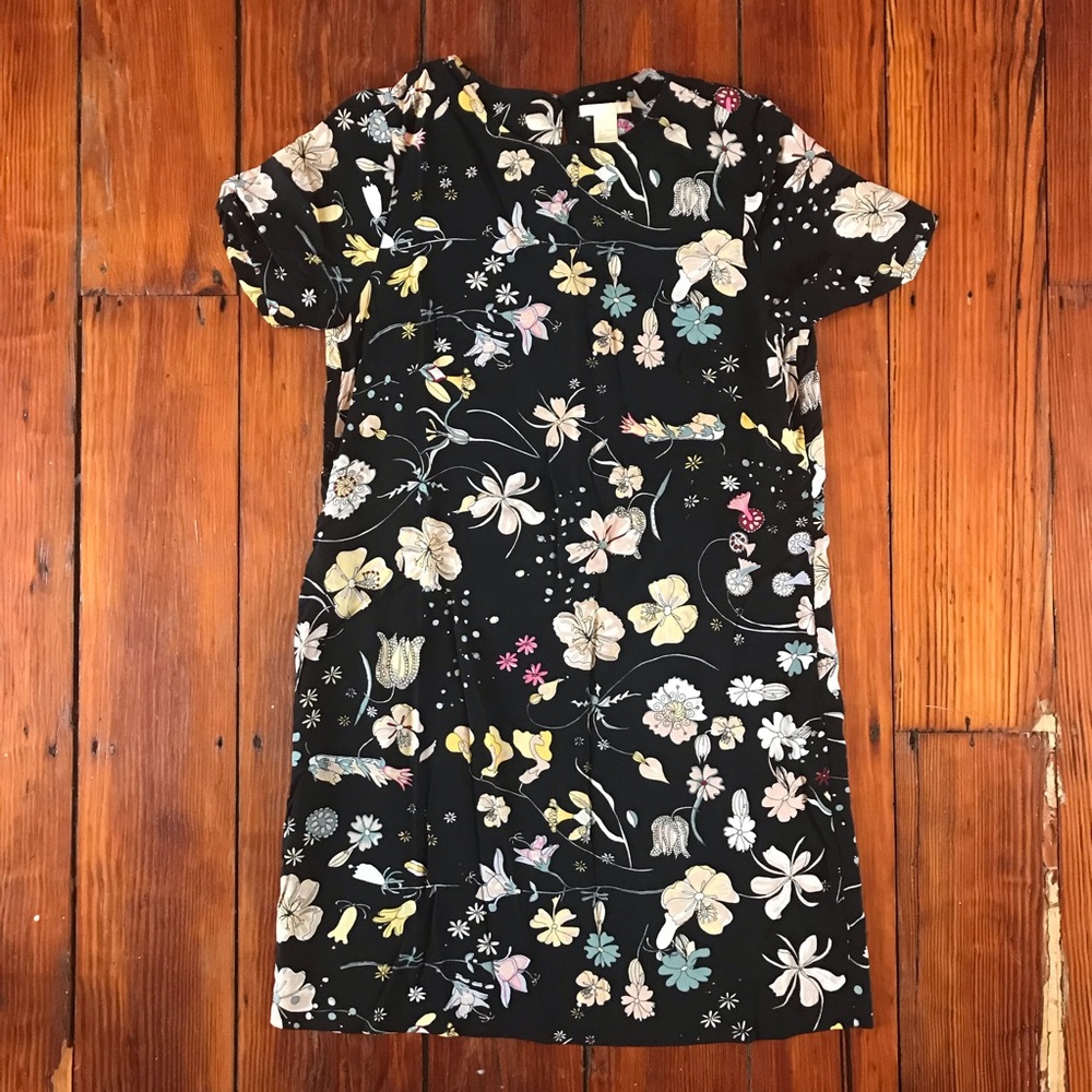 HM Floral Mini Dress, open back. Size 6